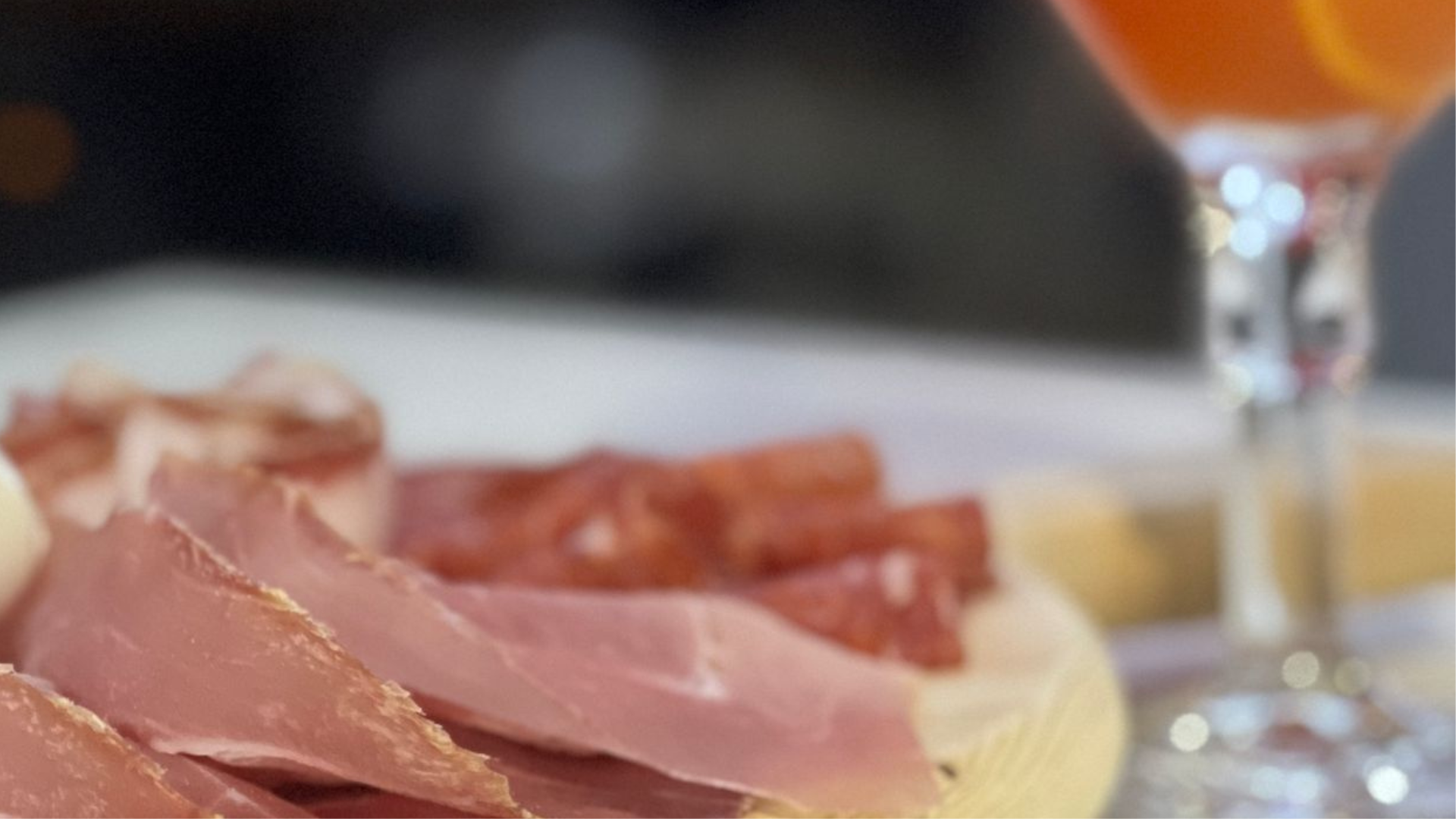 Aperitivo con spritz e salumi artigianali